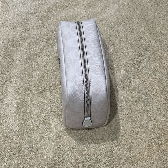 Coach Cosmetic Case & mirror - Picture 6 of 10